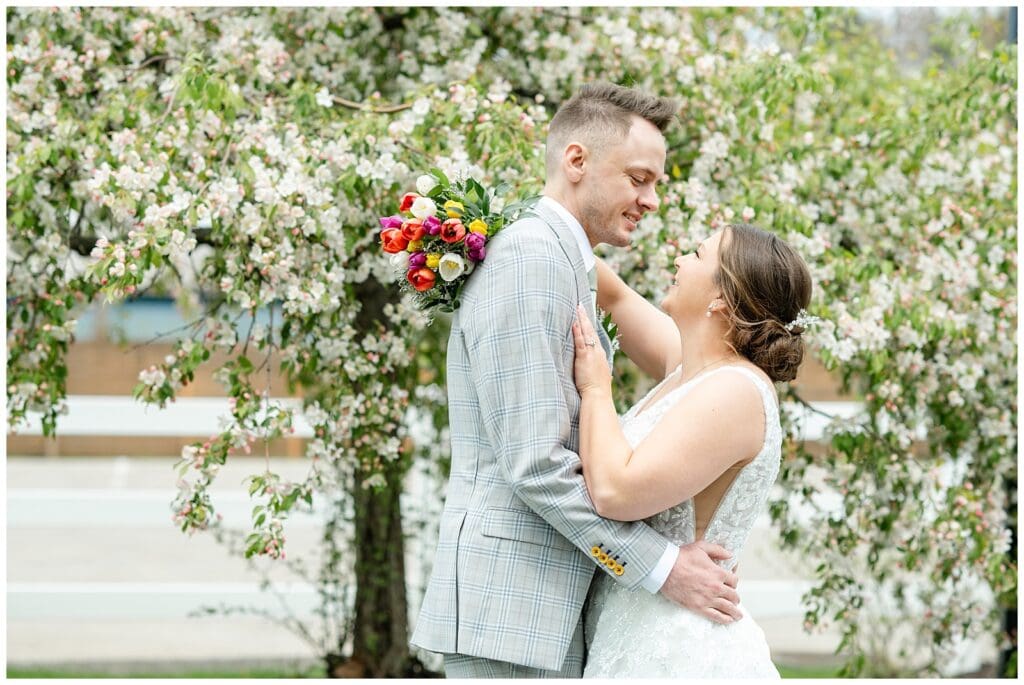 bride and groom, Saugatuck Michigan, spring wedding, tulip bouquet, wedding photos, ivy house venue
