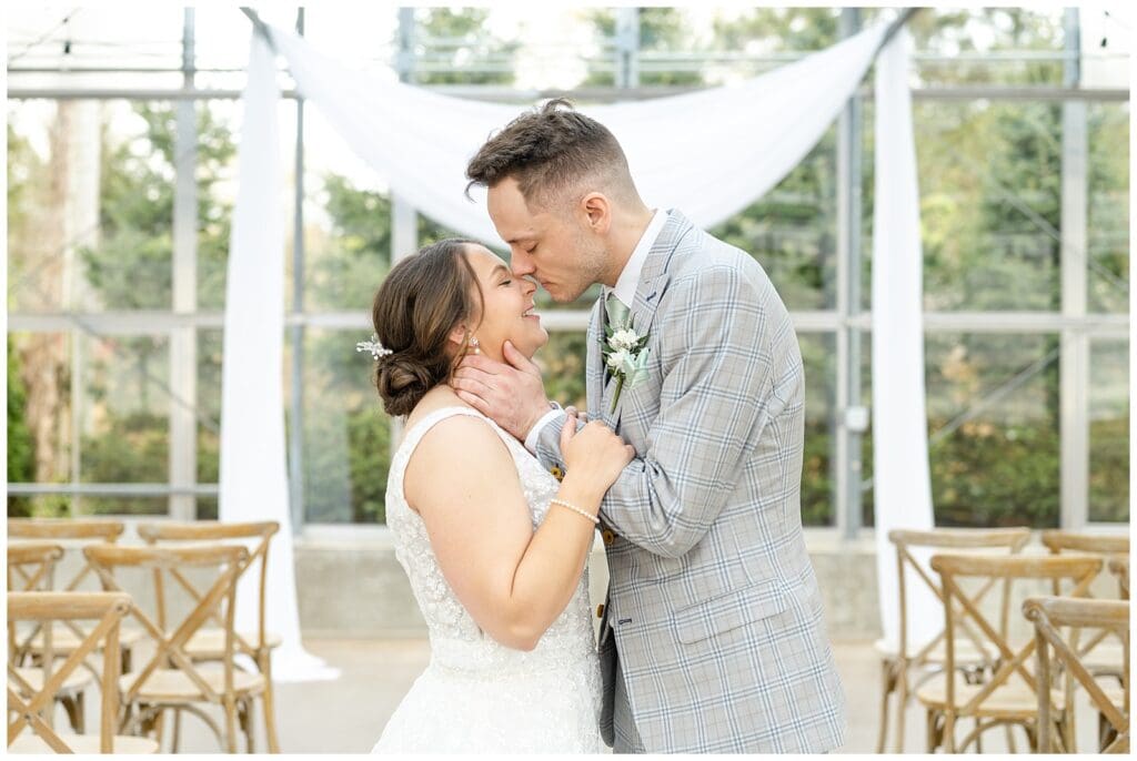 bride and groom, Saugatuck Michigan, spring wedding, tulip bouquet, wedding photos, ivy house venue, green house