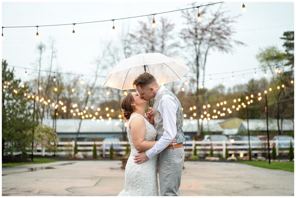 bride and groom, Saugatuck Michigan, spring wedding, tulip bouquet, wedding photos, ivy house venue,
